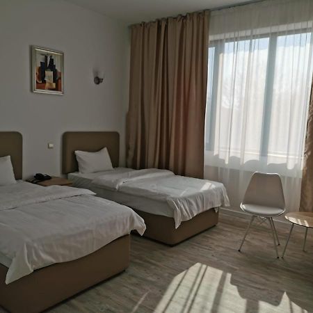 Hotel Zimbru Snagov Tincabesti エクステリア 写真