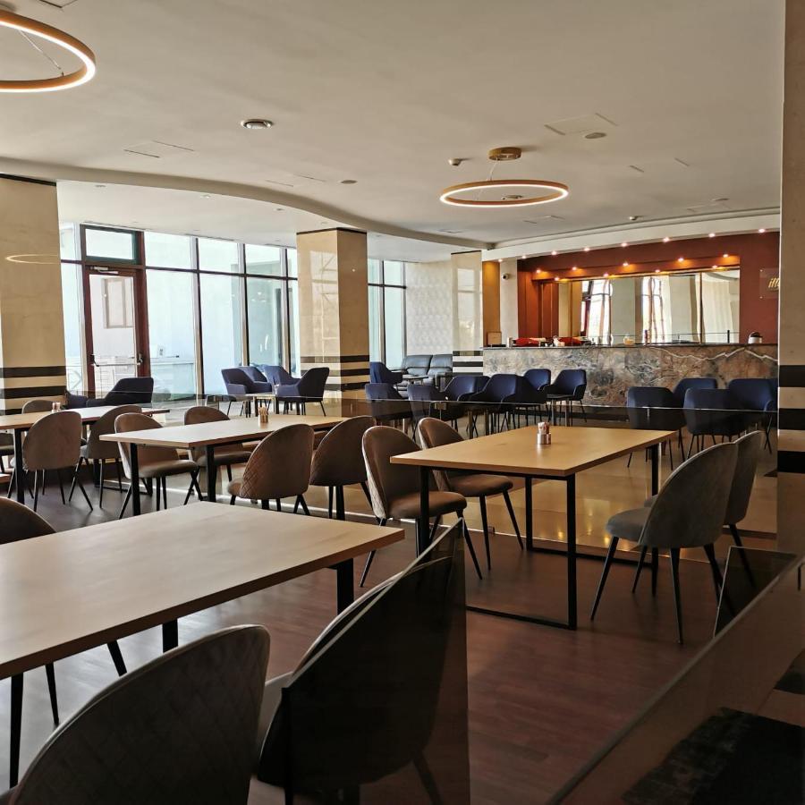 Hotel Zimbru Snagov Tincabesti エクステリア 写真