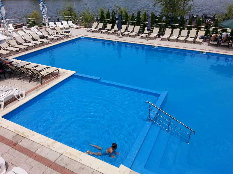 Hotel Zimbru Snagov Tincabesti エクステリア 写真